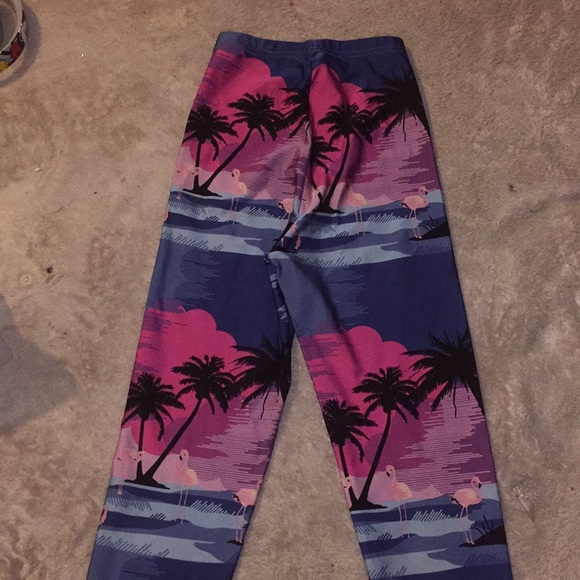 women’s graphic leggings - Picture 3 of 4